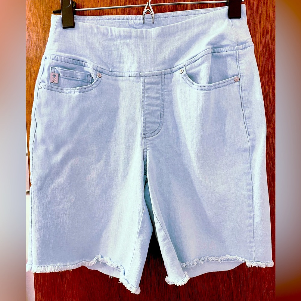 Belle by Kim Gravel Flexibelle Denim Jean Short, Size 2, Light Wash NWOT